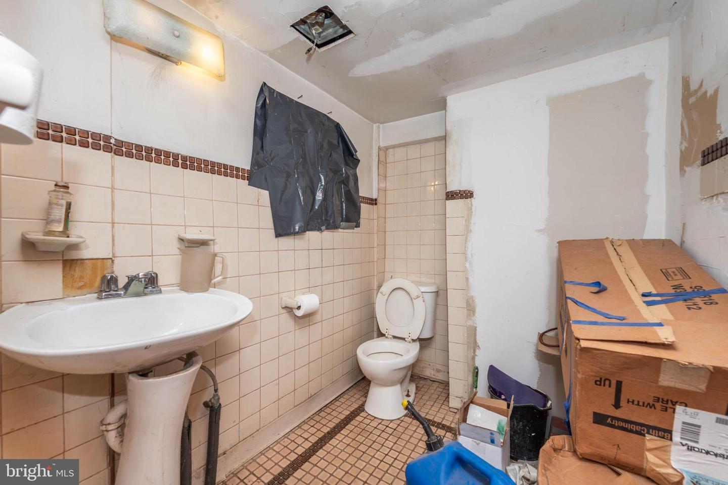 212 W Saratoga St Property Photo 6