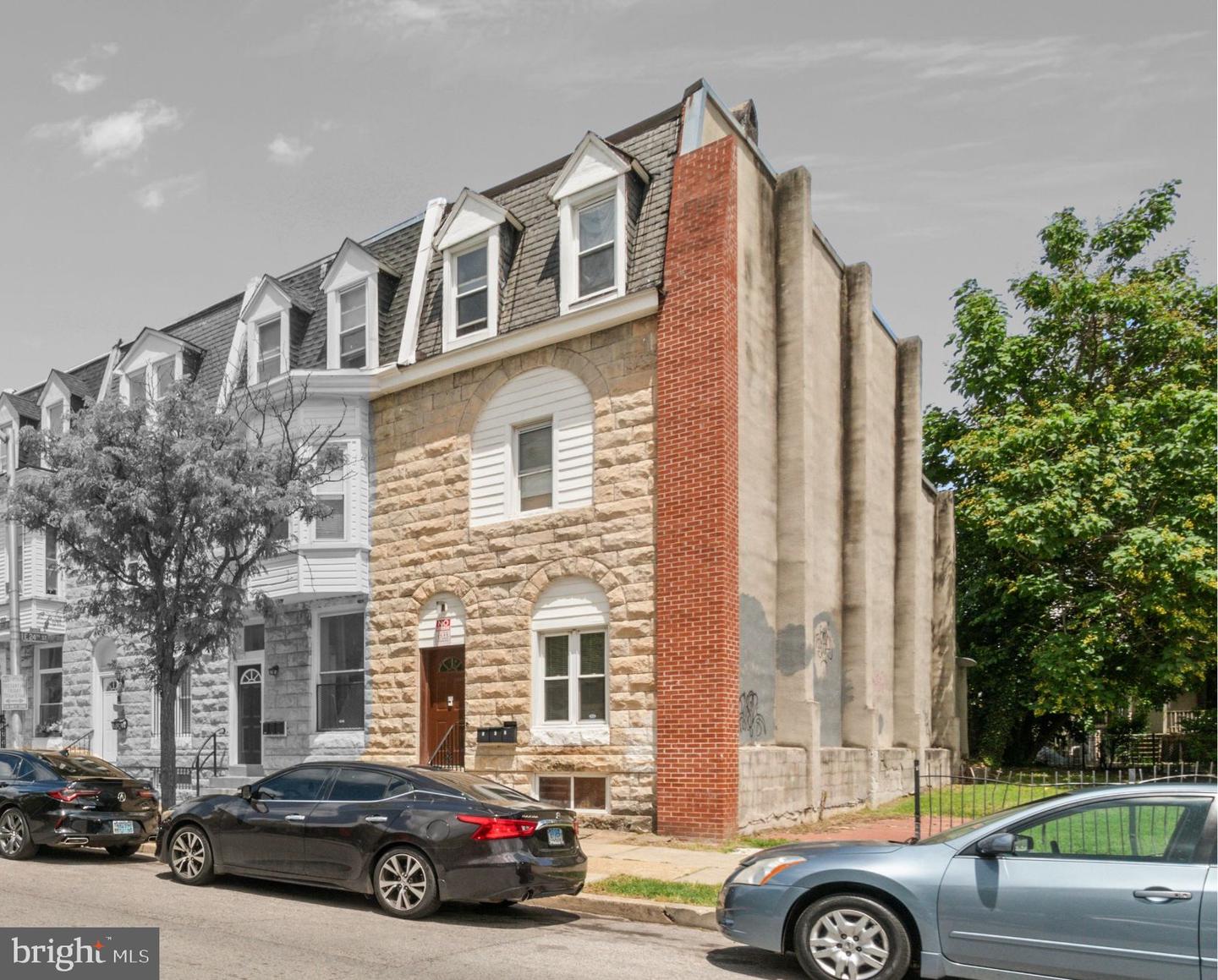 2405 Barclay St Property Photo 2