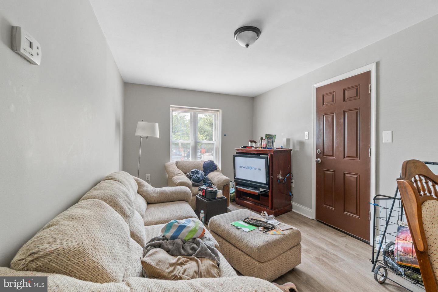 2405 Barclay St Property Photo 4