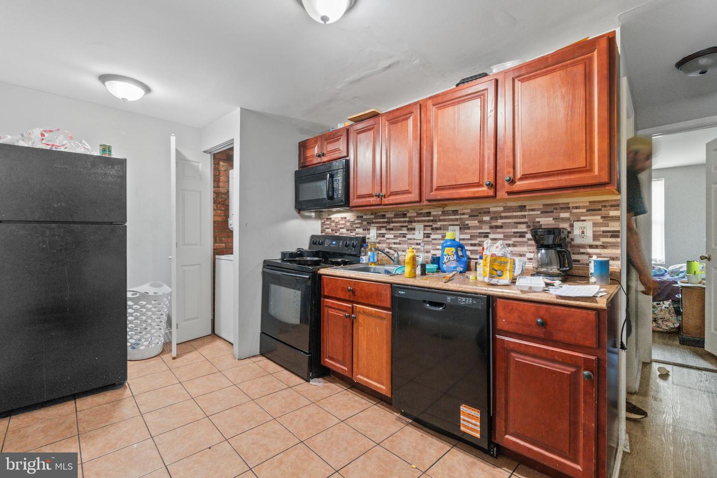 2405 Barclay St Property Photo 5