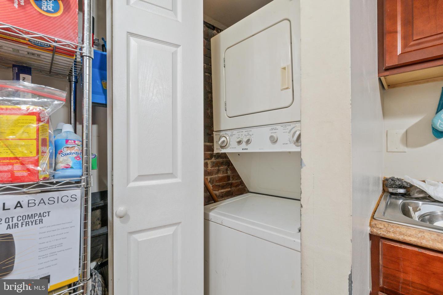 2405 Barclay St Property Photo 11