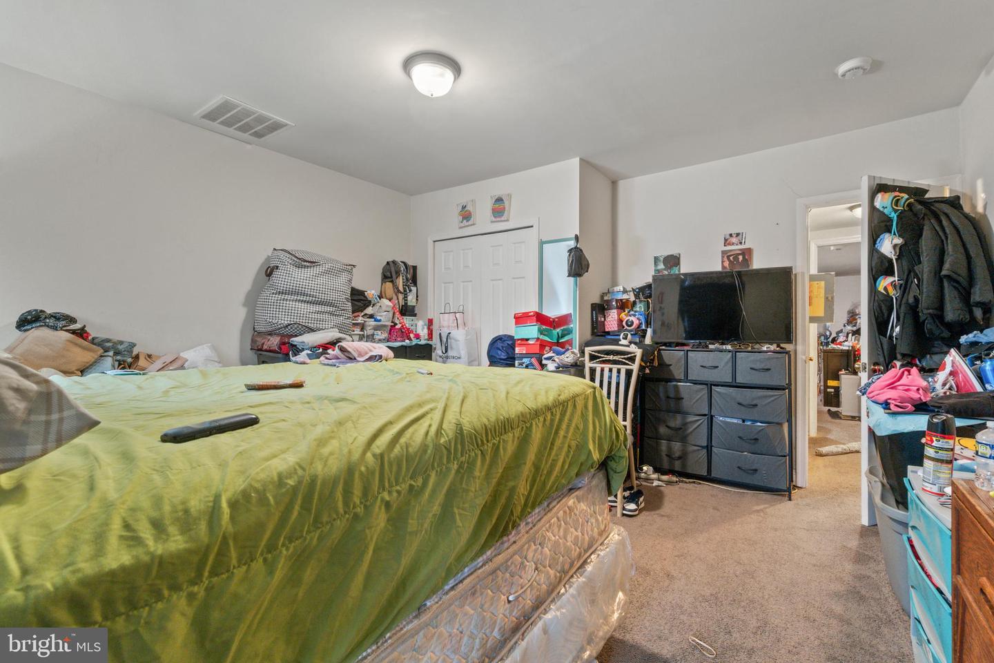 2405 Barclay St Property Photo 12