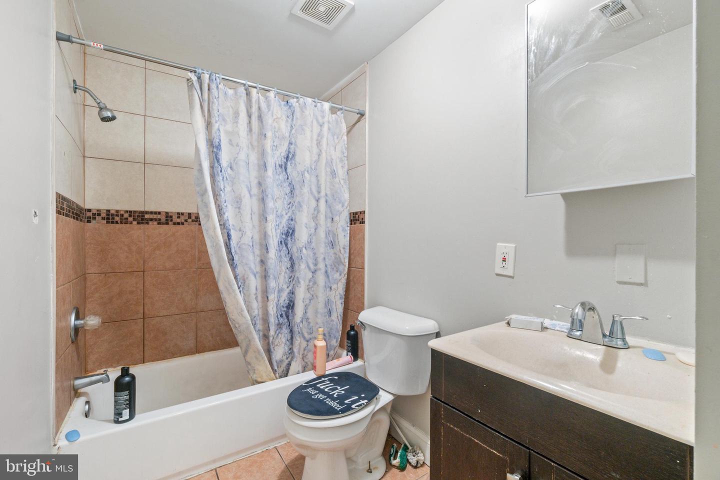 2405 Barclay St Property Photo 13