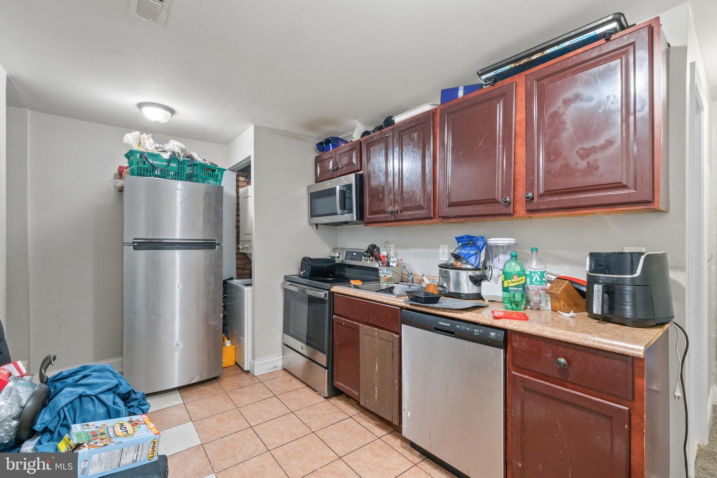 2405 Barclay St Property Photo 15