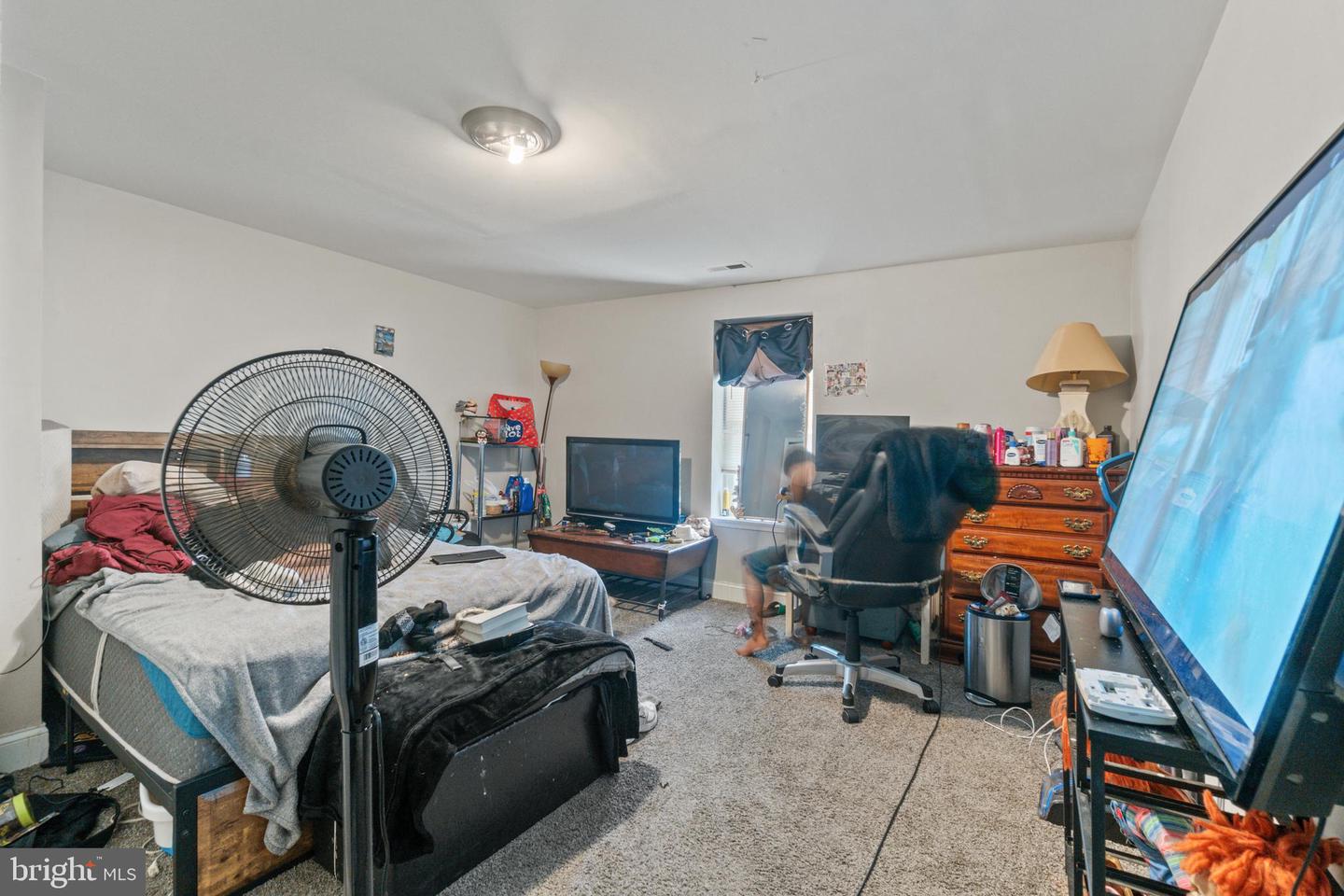 2405 Barclay St Property Photo 16
