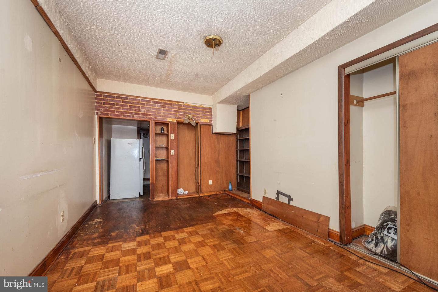212 W Saratoga St Property Photo 16