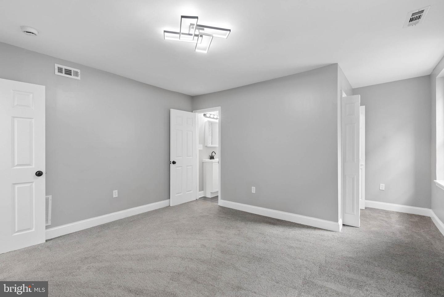 1626 Hollins St Property Photo 27