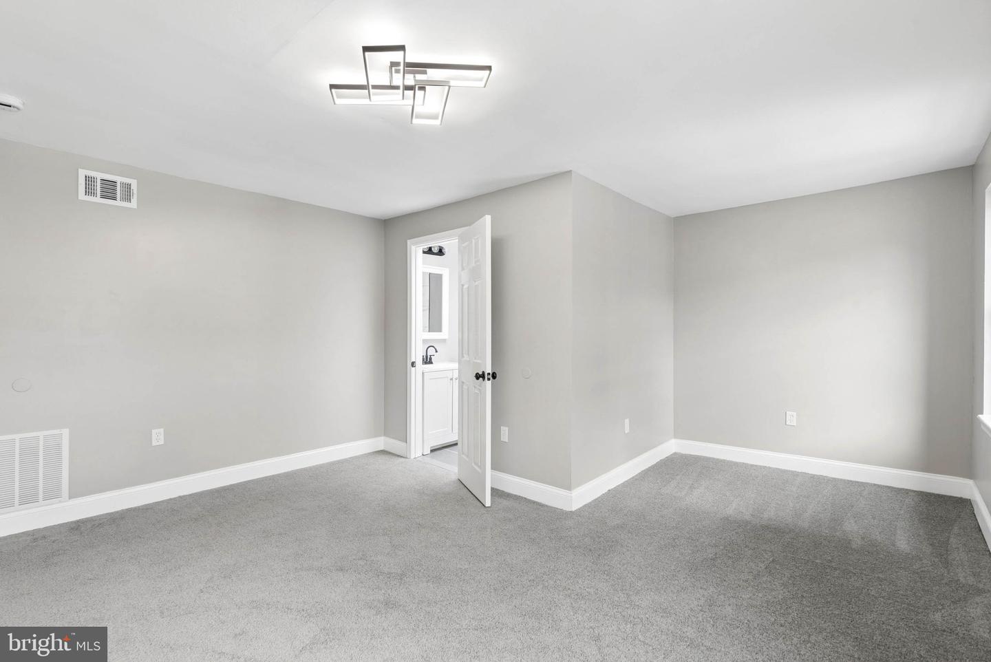 1626 Hollins St Property Photo 39