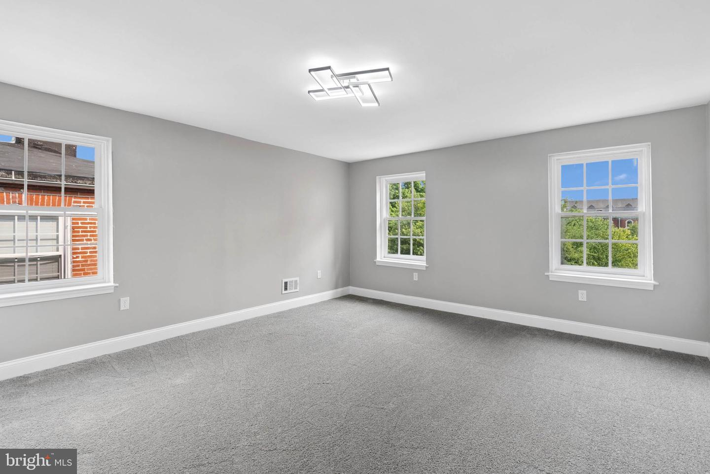 1626 Hollins St Property Photo 44