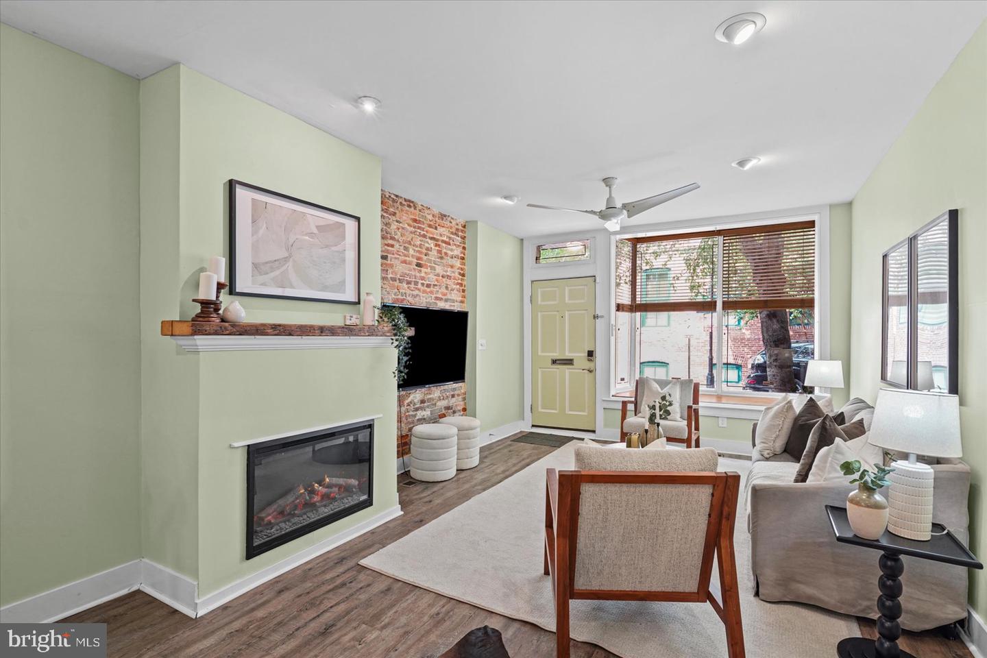 211 Penn St Property Photo 6