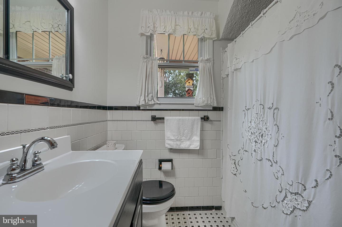 2814 Chesley Ave Property Photo 27
