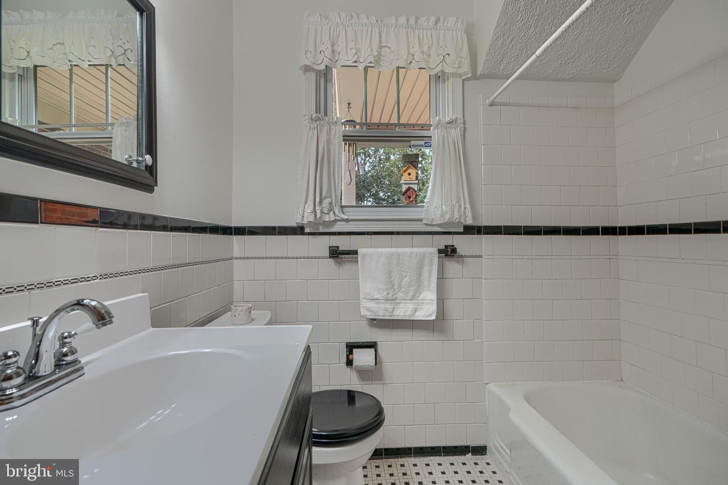 2814 Chesley Ave Property Photo 28