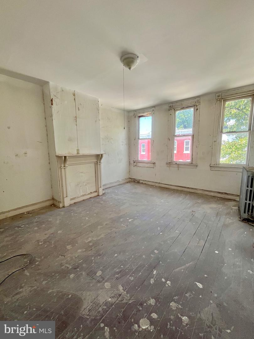 2423 Brentwood Ave Property Photo 4