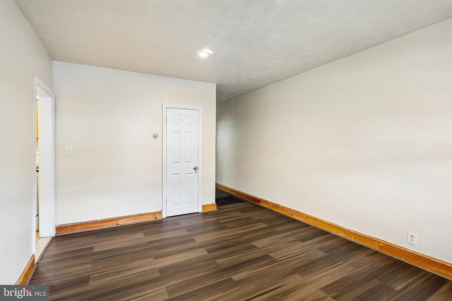 147 Denison St Property Photo 3