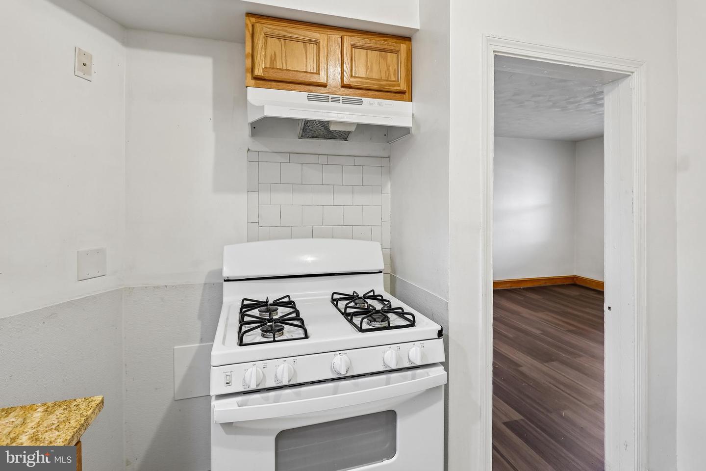 147 Denison St Property Photo 9