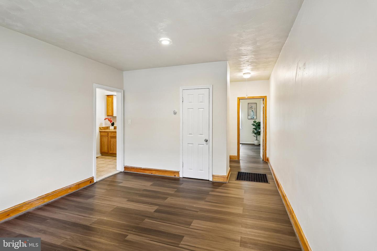 147 Denison St Property Photo 11