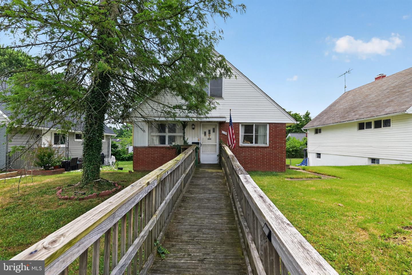 2729 Chesley Ave Property Photo 1