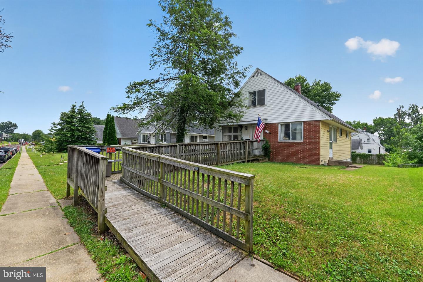 2729 Chesley Ave Property Photo 2