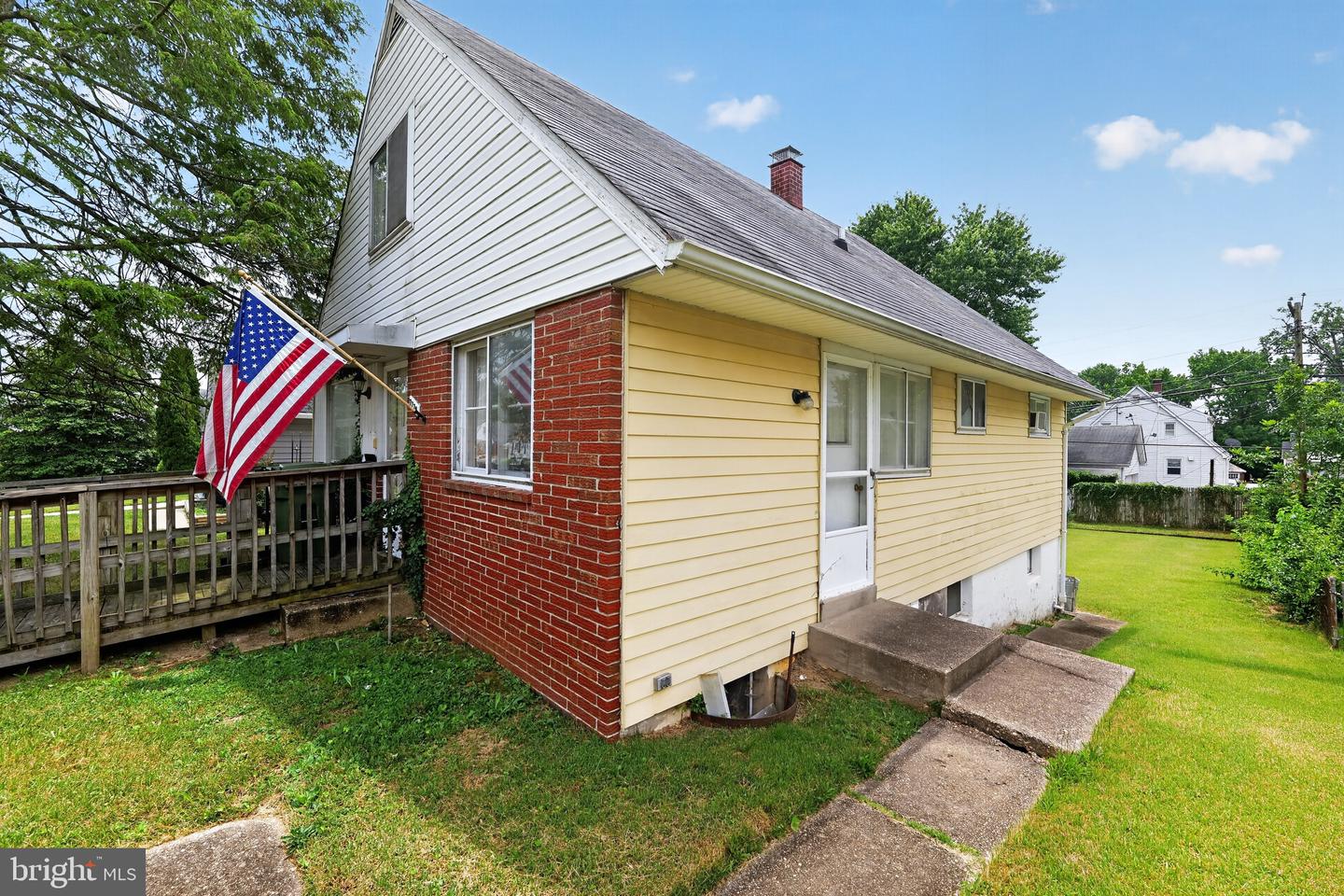 2729 Chesley Ave Property Photo 3