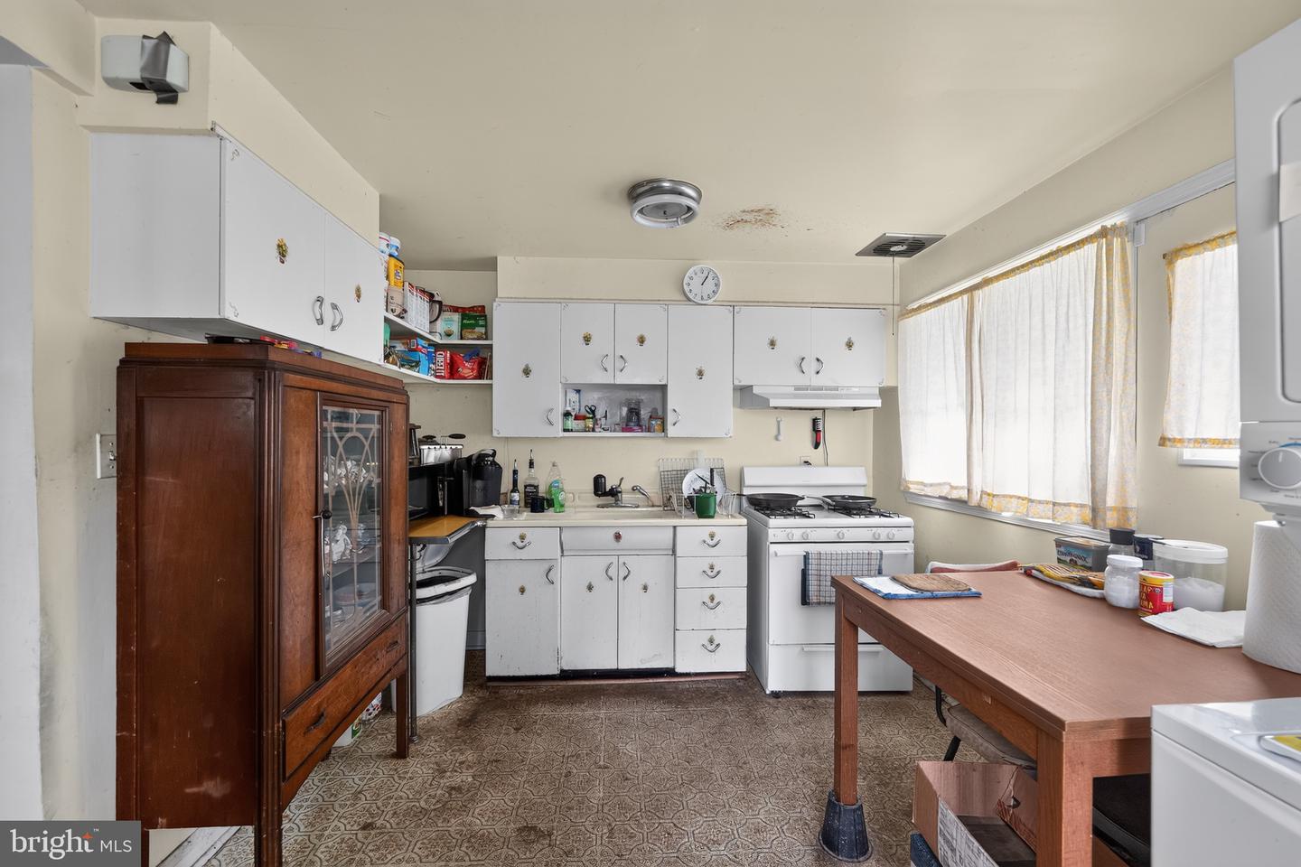 2729 Chesley Ave Property Photo 8