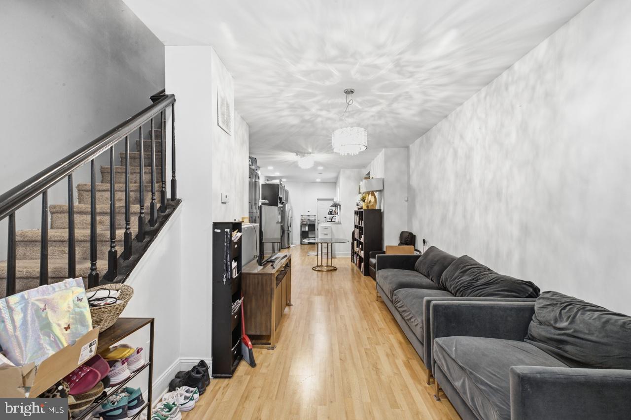 1422 N Eden St Property Photo 3