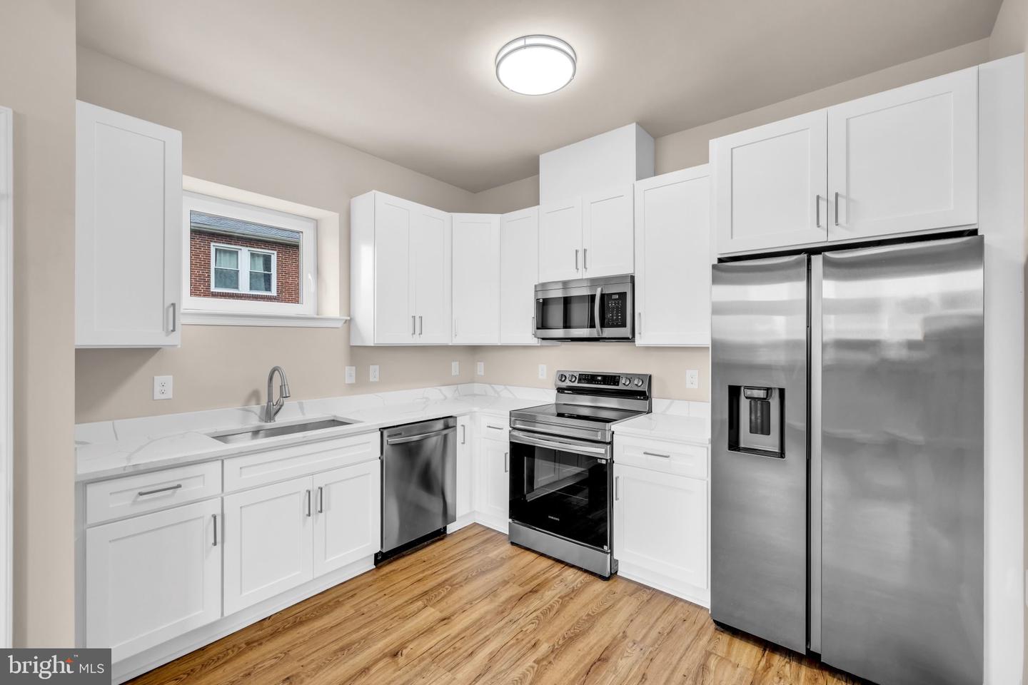 1129-unit A Monroe Cir Property Photo 5