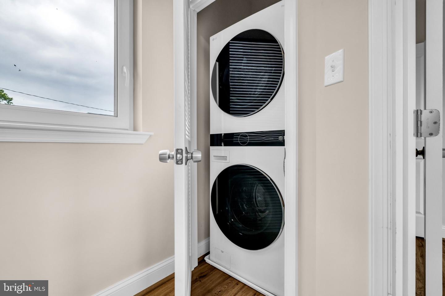 1129-unit A Monroe Cir Property Photo 12