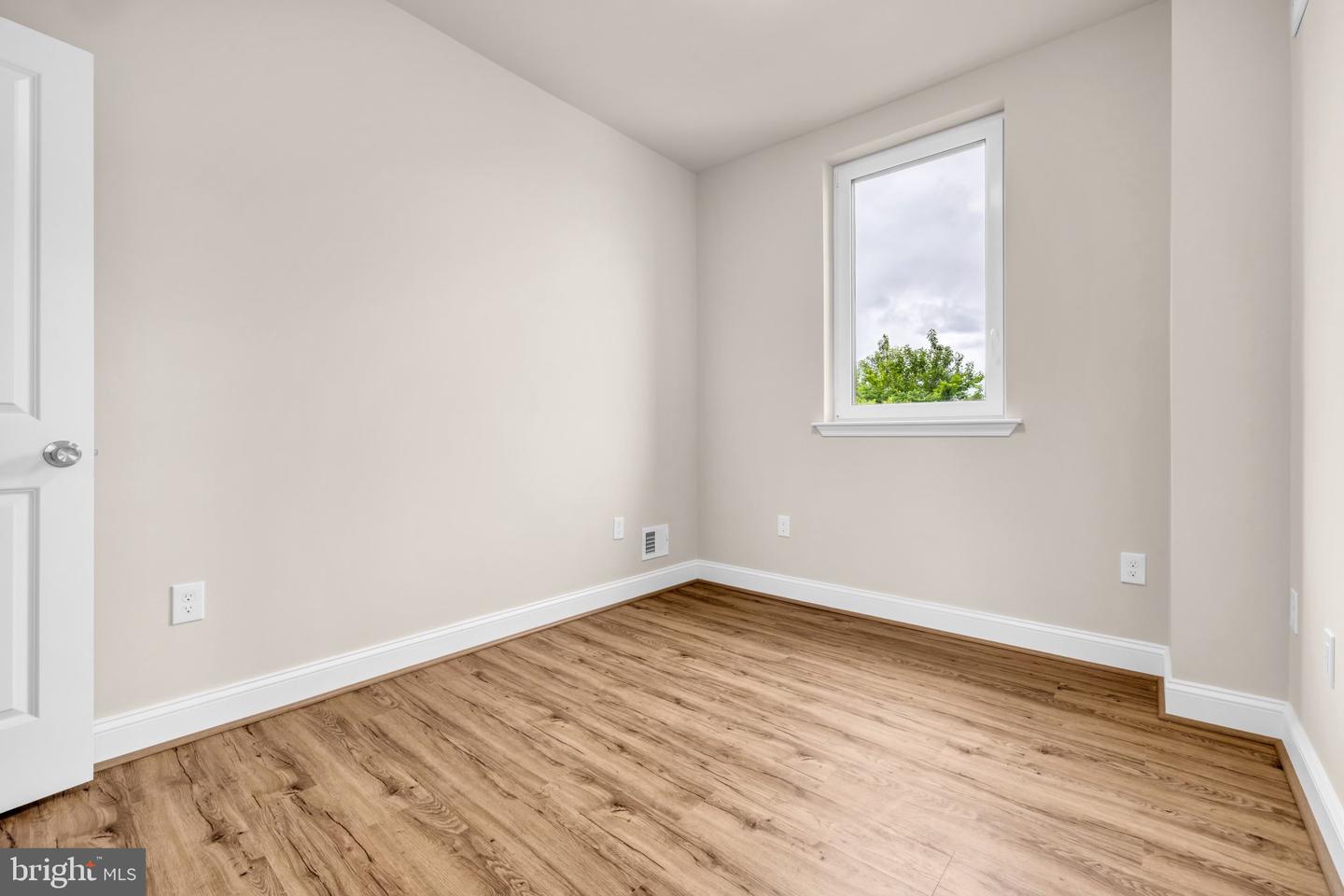 1129-unit A Monroe Cir Property Photo 14