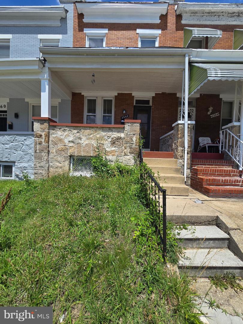 2562 Robb St Property Photo 1