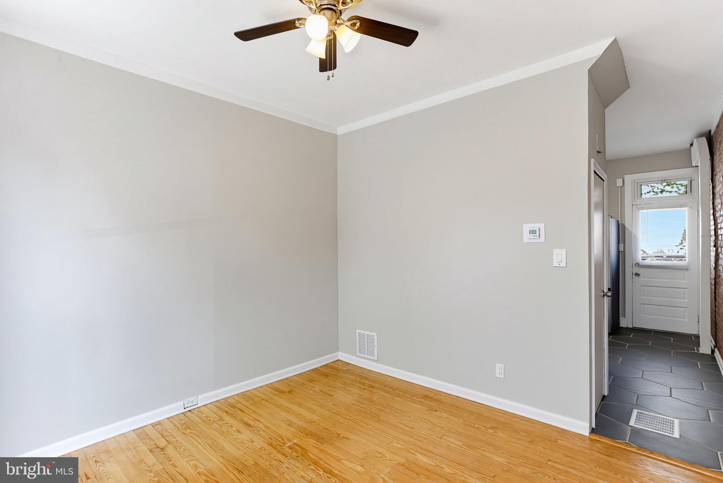 2712 Dillon St Property Photo 5