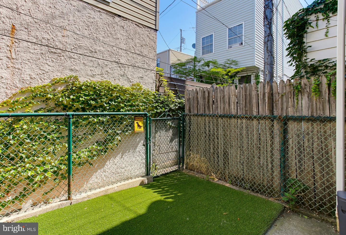 2712 Dillon St Property Photo 21