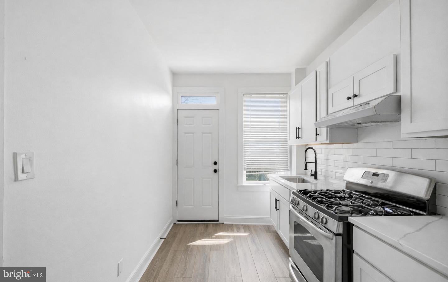 759 Linnard St Property Photo 12