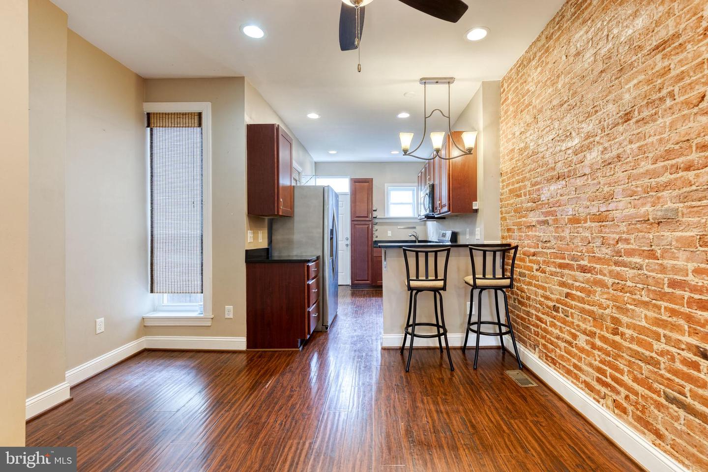 2049 Division St Property Photo 12