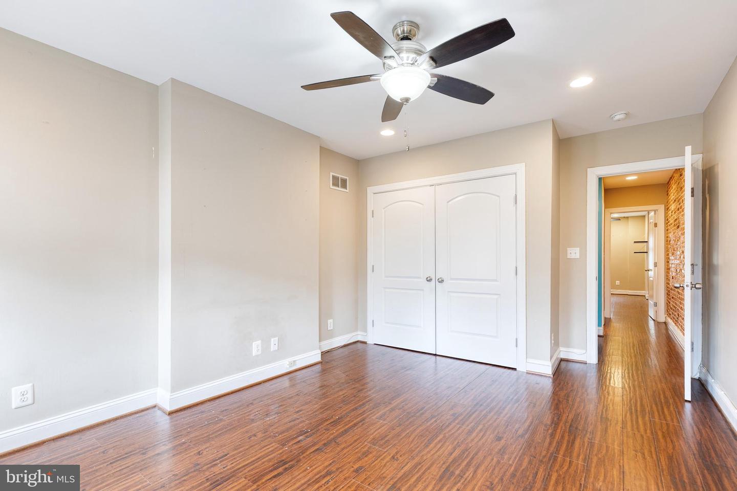 2049 Division St Property Photo 22