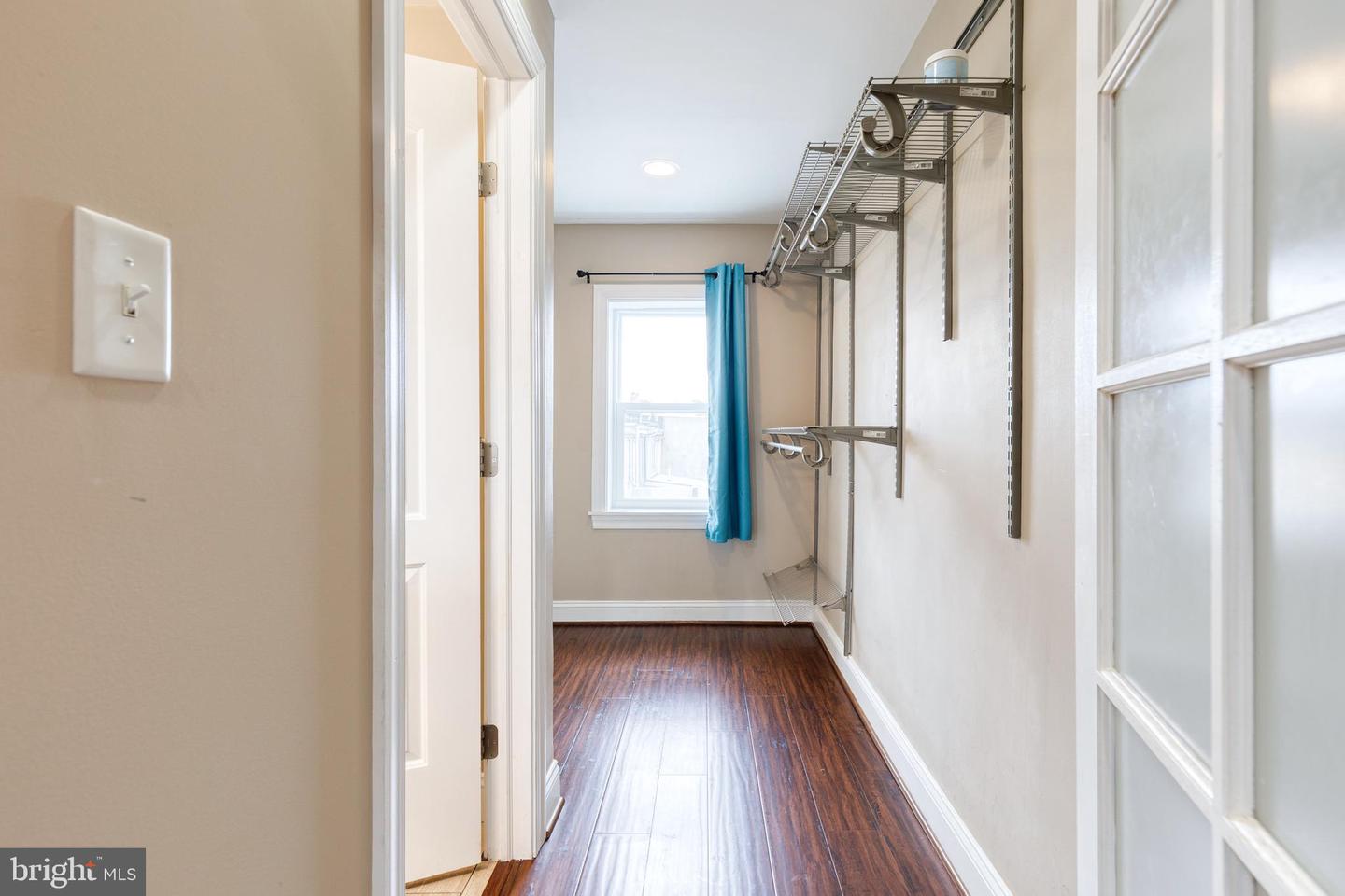 2049 Division St Property Photo 25