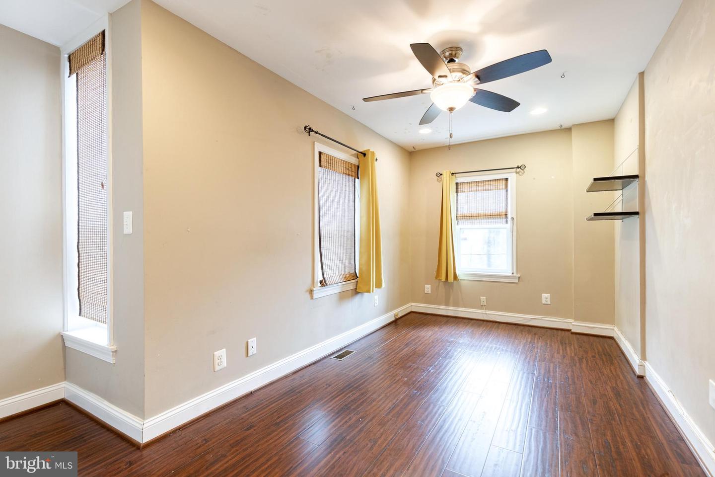 2049 Division St Property Photo 30
