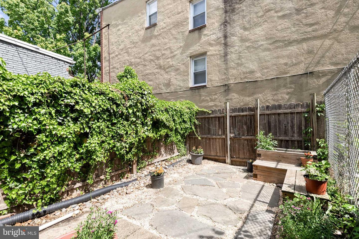 2049 Division St Property Photo 35