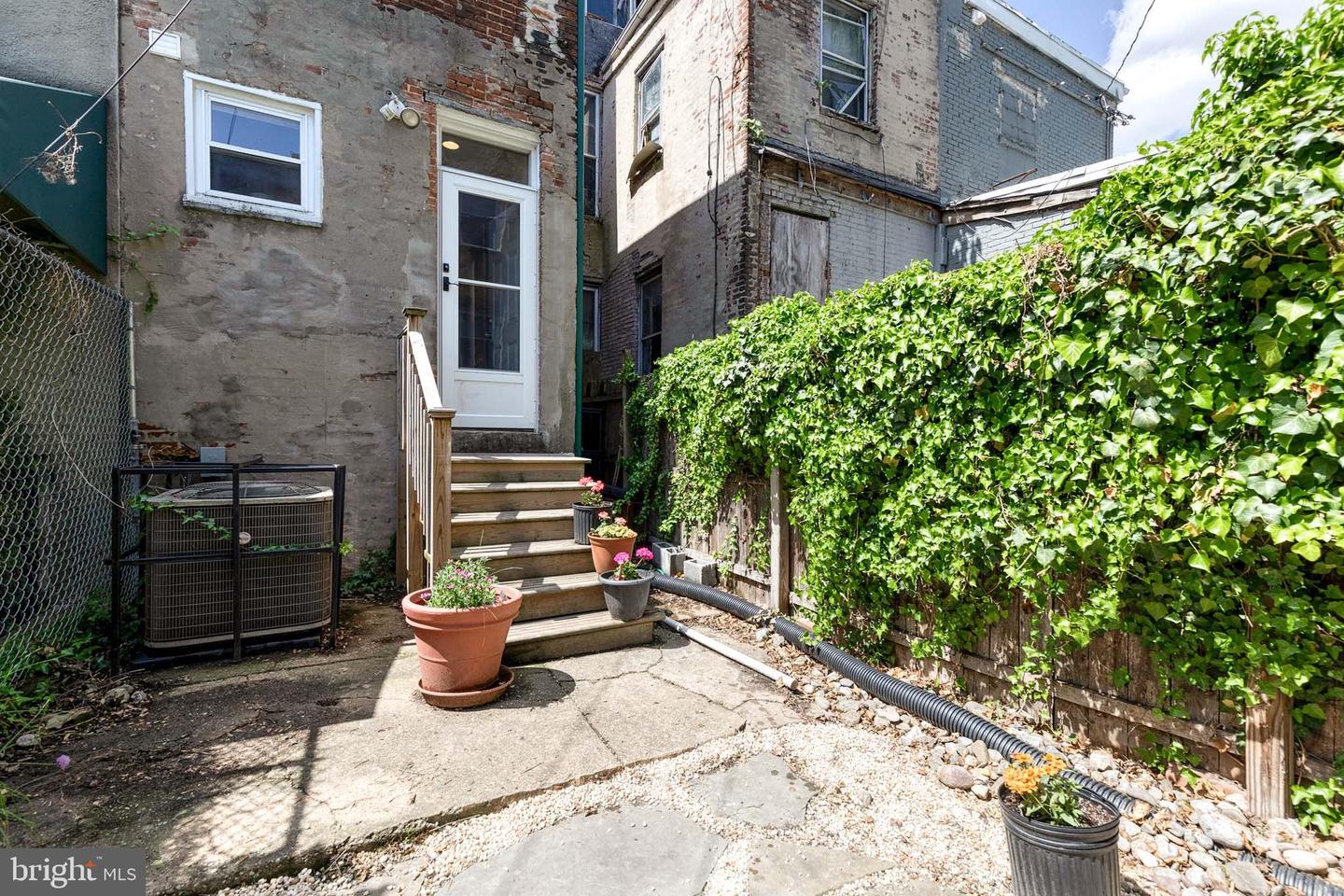 2049 Division St Property Photo 36