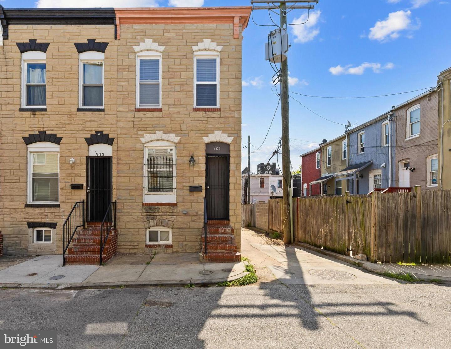 501 N Port St Property Photo 1