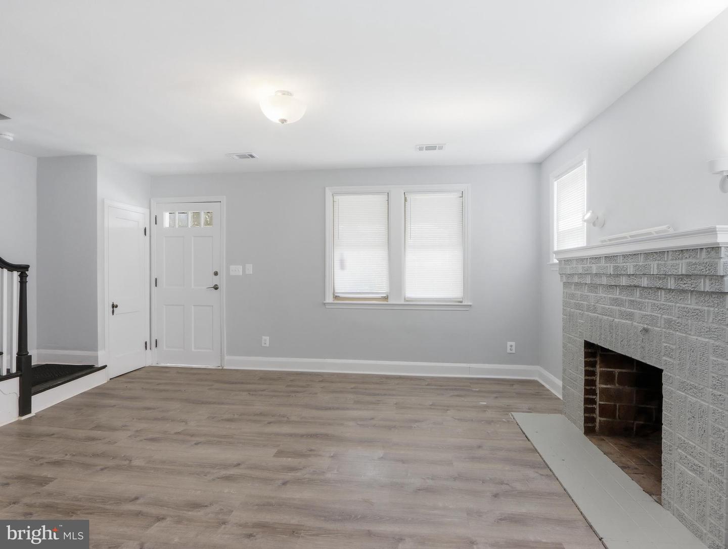 5112 CROSSWOOD AVE Property Photo 1