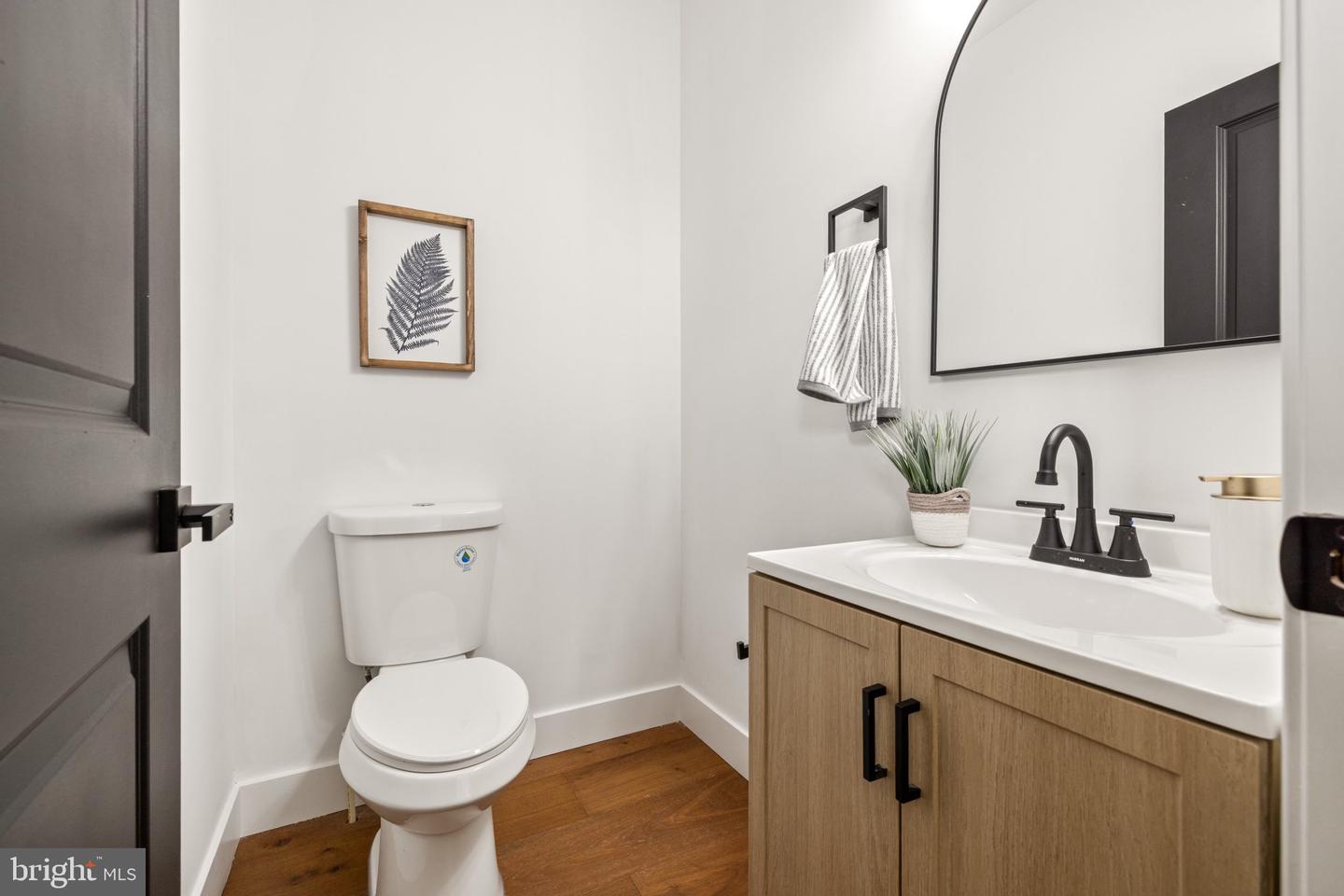 1220 N Eden St Property Photo 12