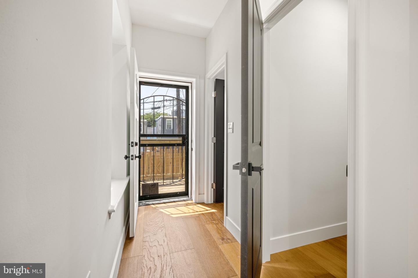 1220 N Eden St Property Photo 14