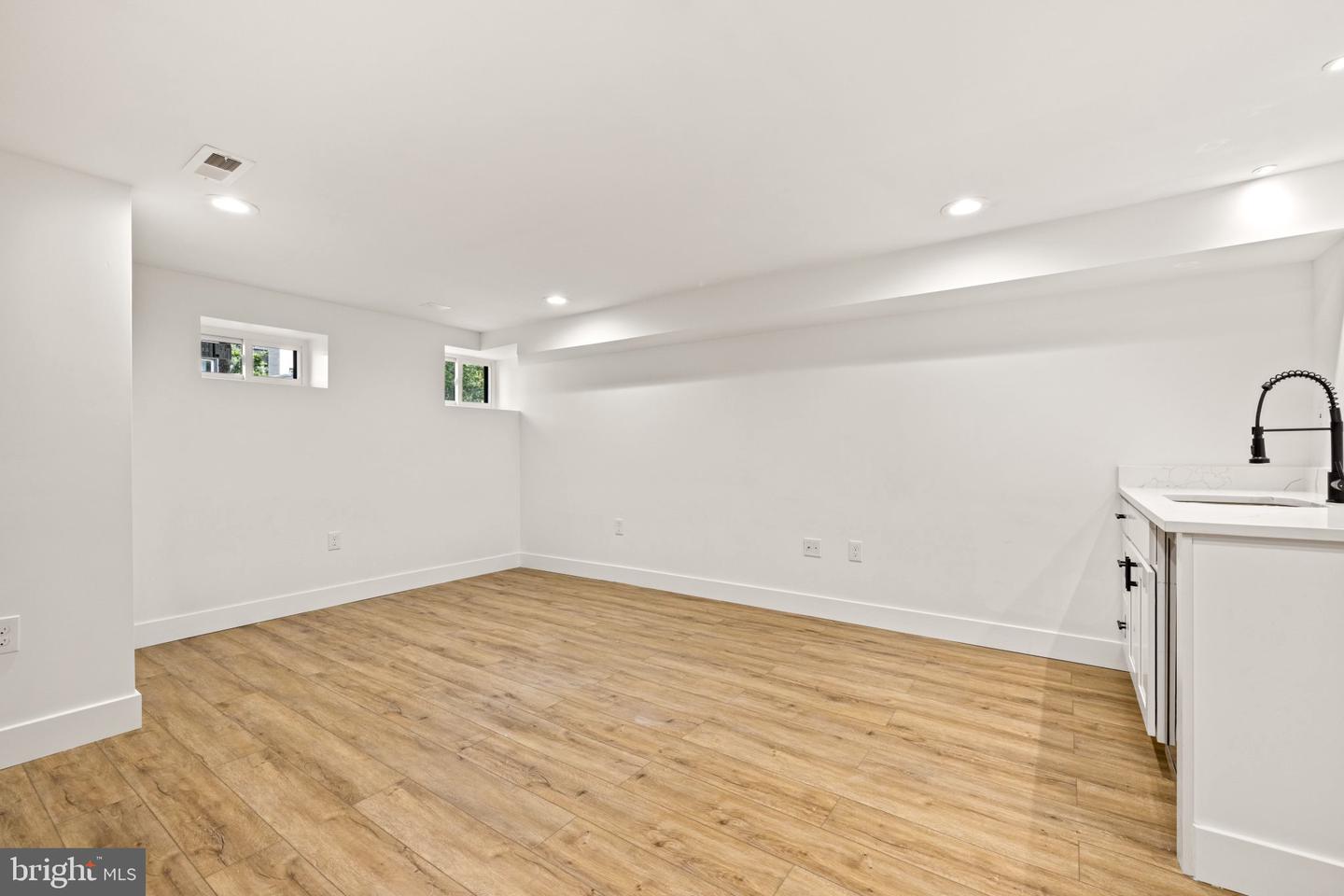 1220 N Eden St Property Photo 44