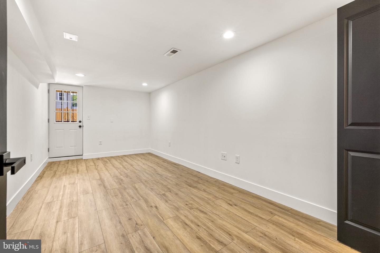 1220 N Eden St Property Photo 49