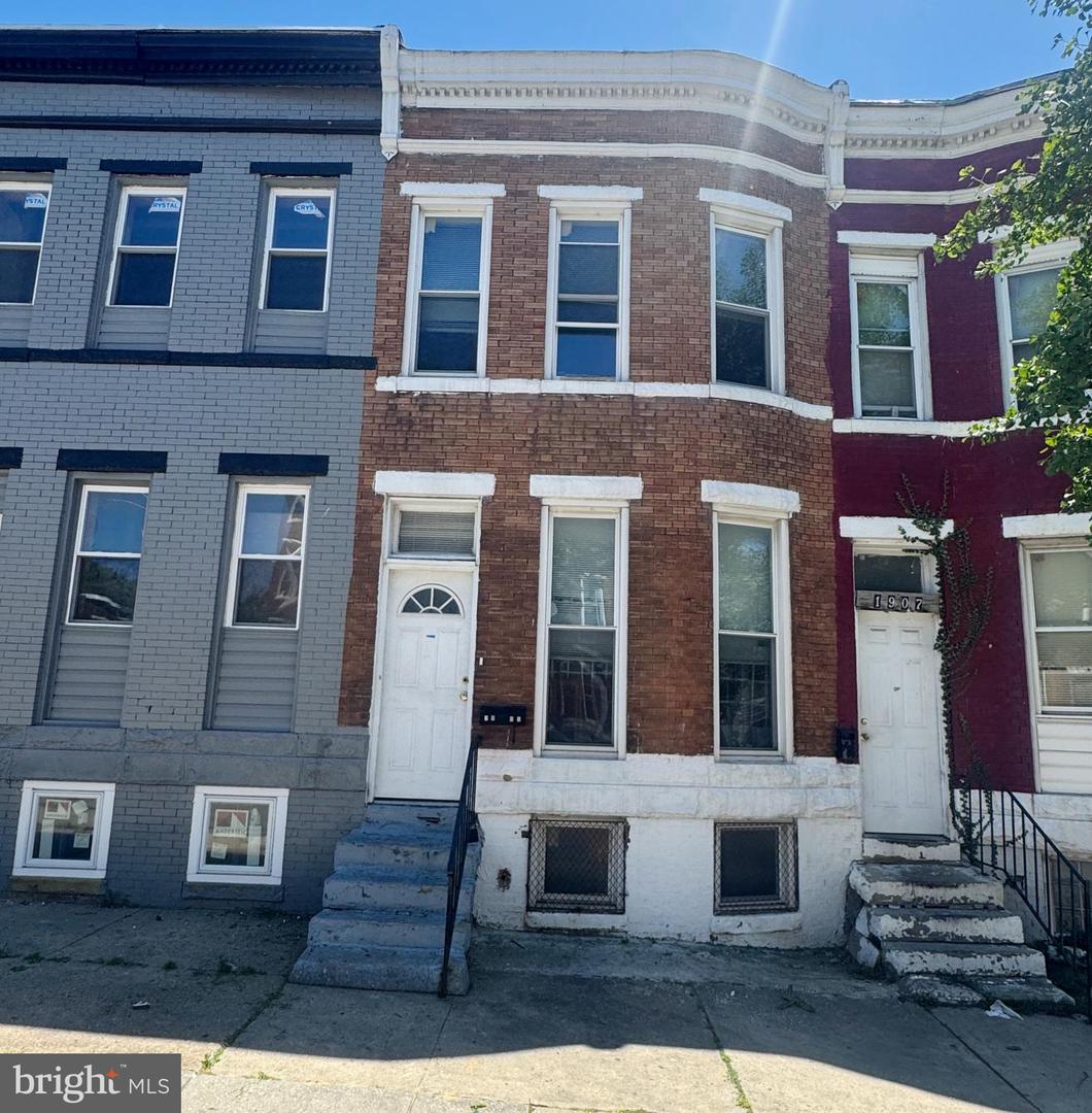 1905 W Mosher St Property Photo 1
