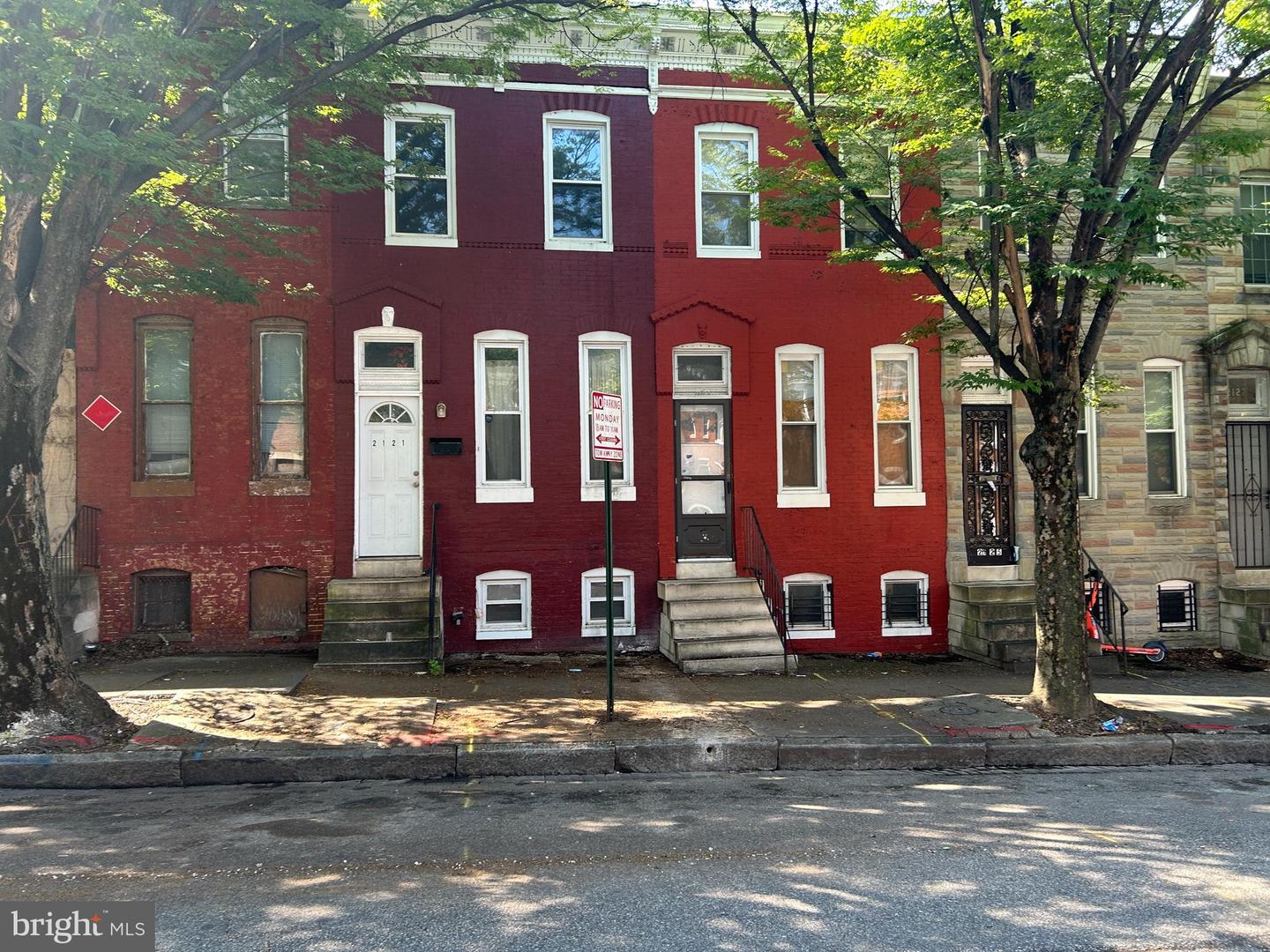 2123 W Lexington St Property Photo 2