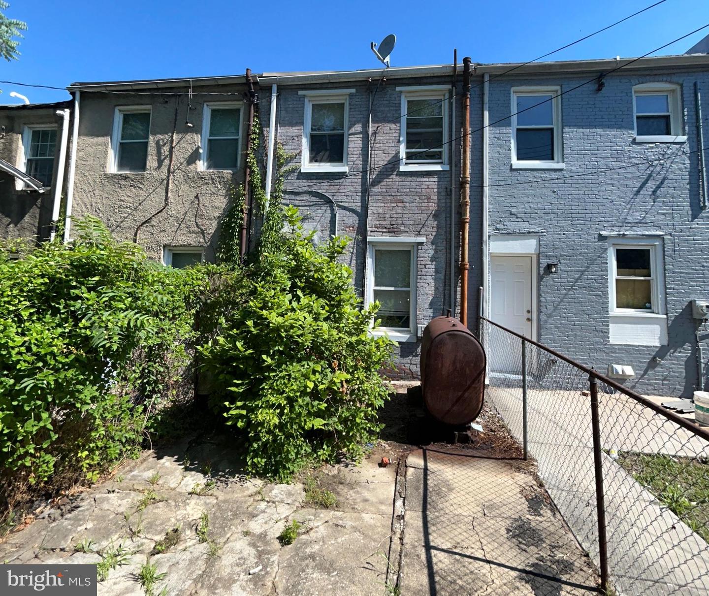 2123 W Lexington St Property Photo 3