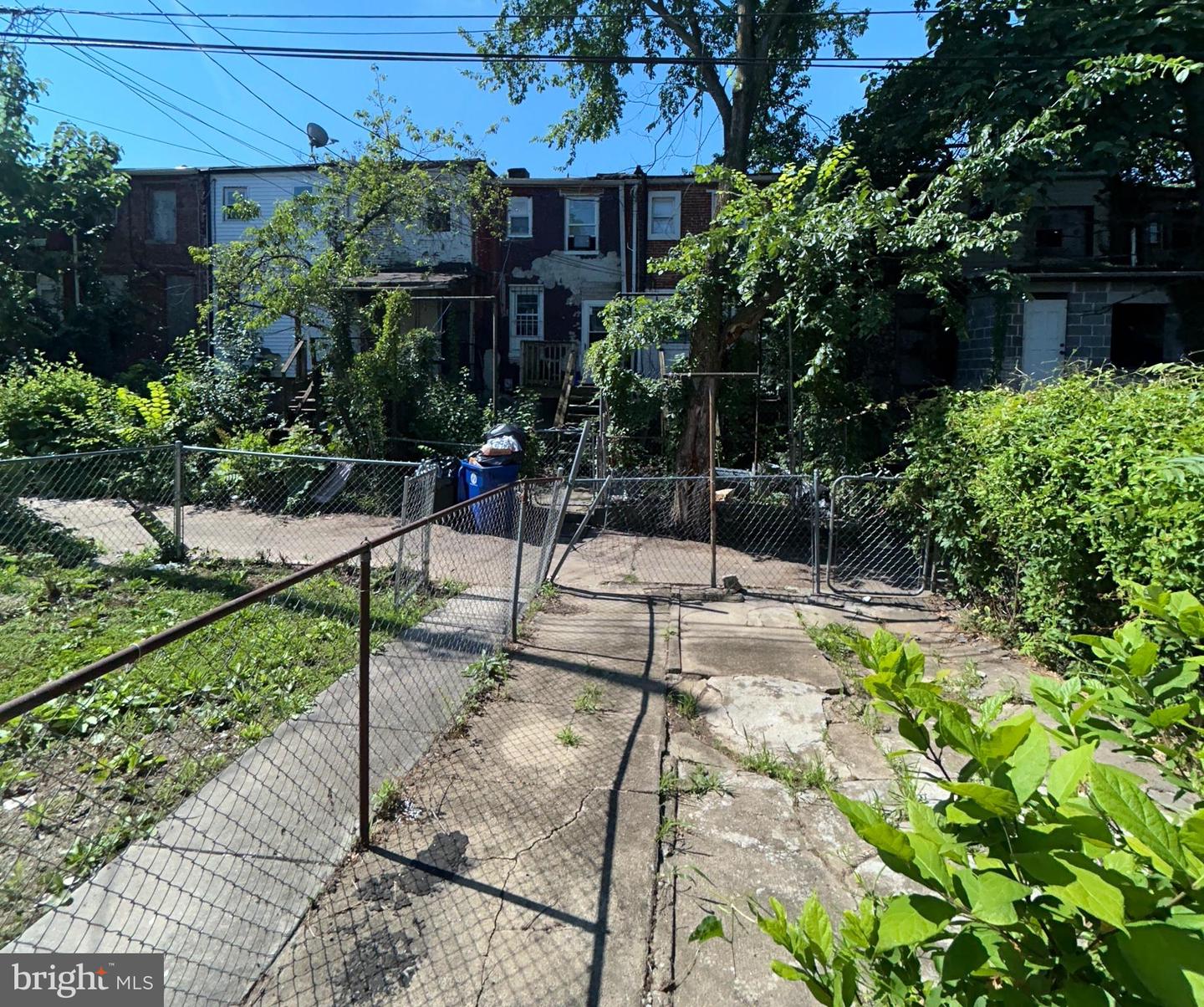 2123 W Lexington St Property Photo 4