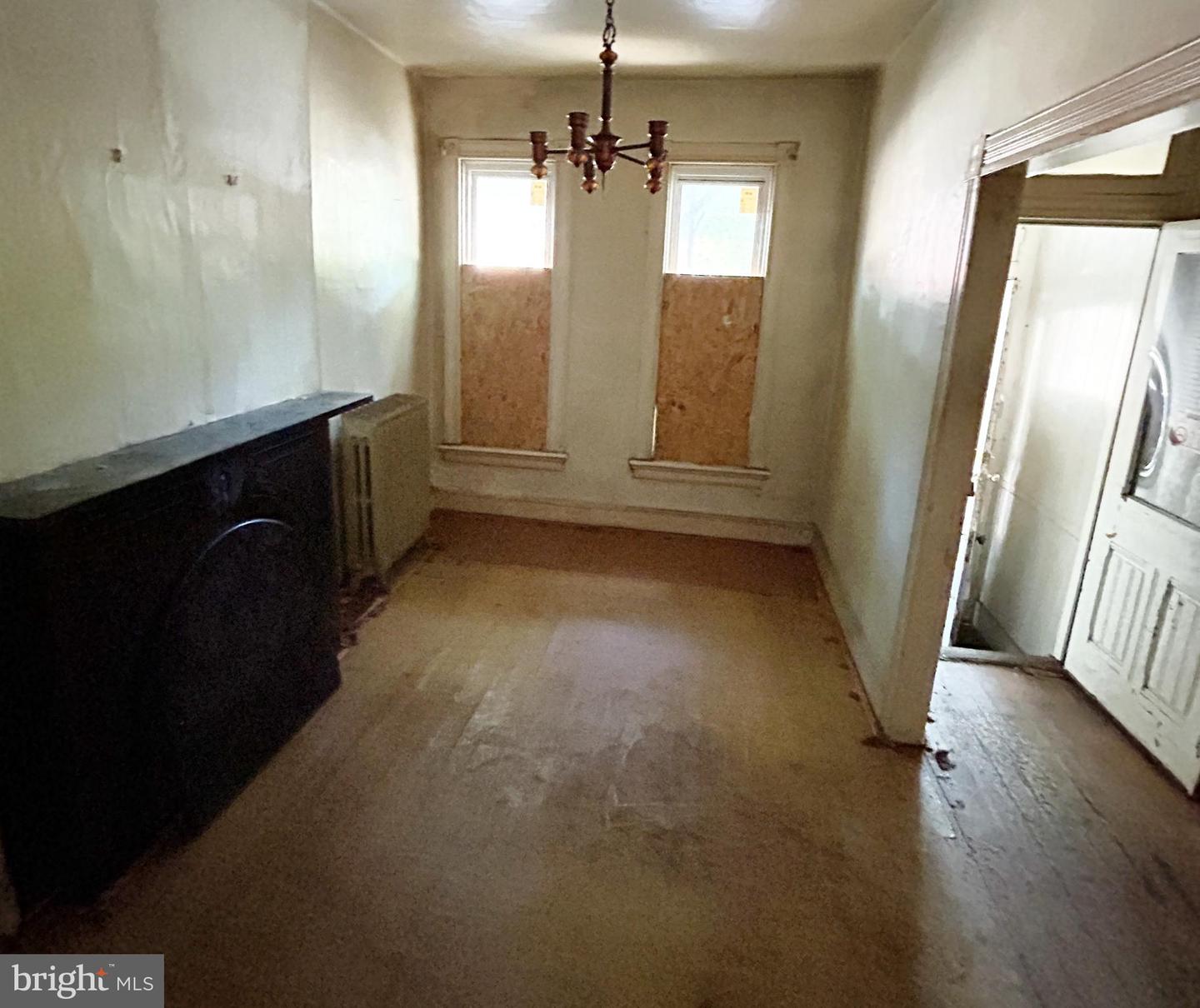 2123 W Lexington St Property Photo 5