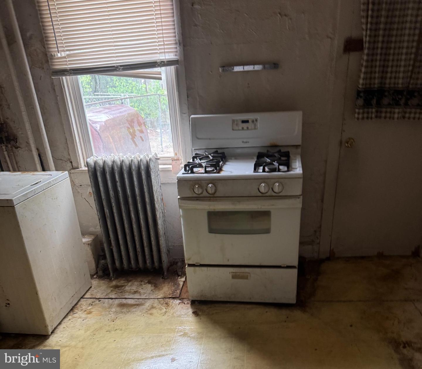 2123 W Lexington St Property Photo 11